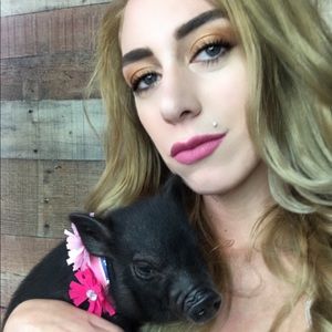 Meet your Posher, Hayley